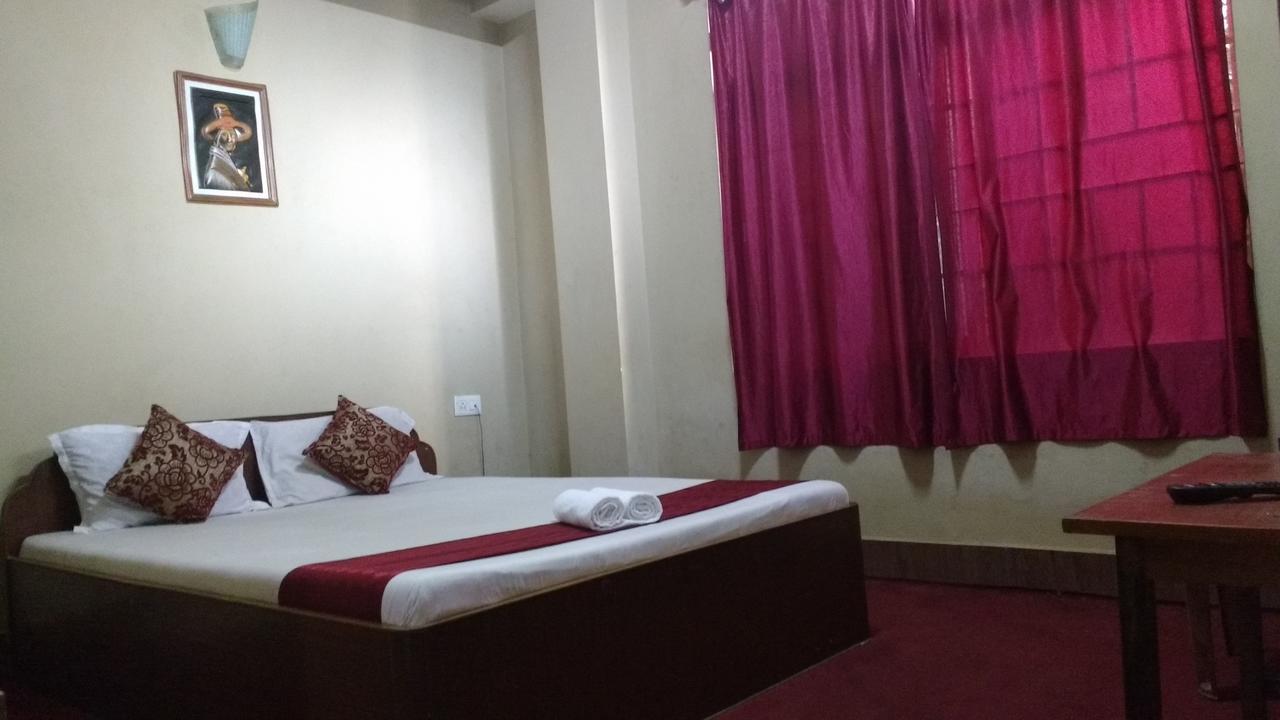 Hotel Pradhan Residency Гангток Экстерьер фото