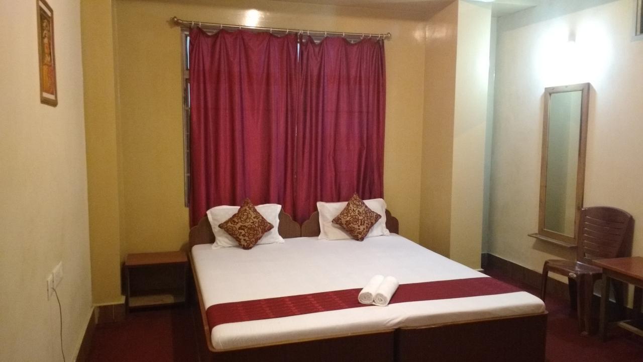 Hotel Pradhan Residency Гангток Экстерьер фото